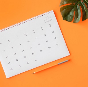 calendar-with-pencil-monstera-leaf_23-2148693336